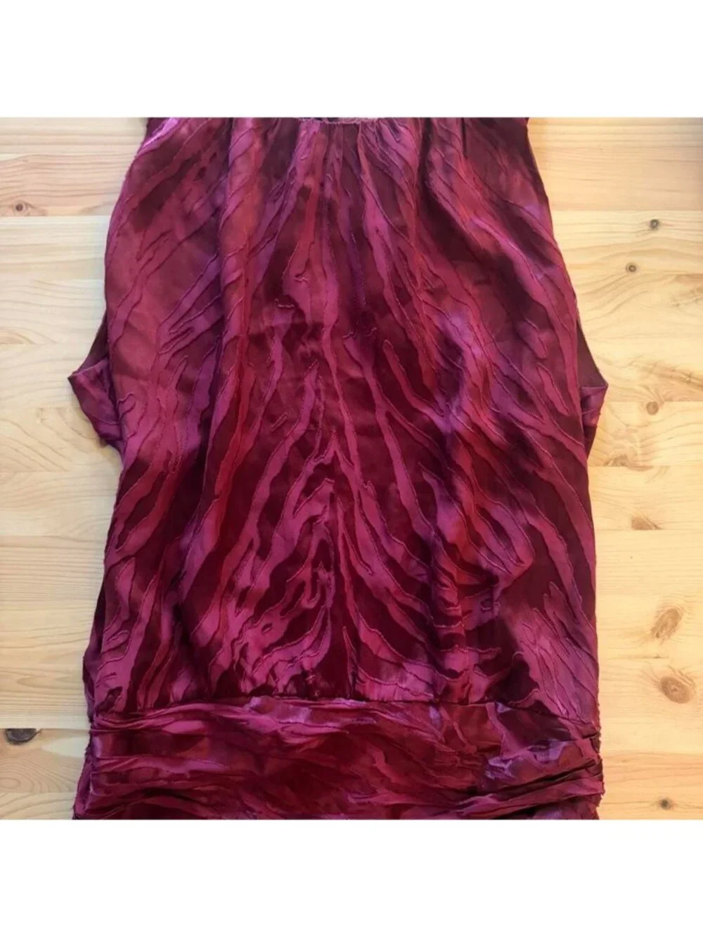 White House Black Market Burgundy Textured Burnout Satin Tank Top Size 10
